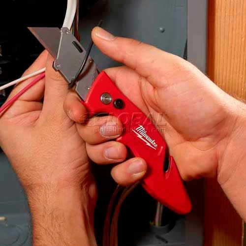 Milwaukee® 48-22-1901 FASTBACK™ Flip Utility Knife 7 Milwaukee® 48-22-1901 FASTBACK™ Flip Utility Knife - Image 5